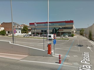 Immobile commerciale in Vendita a San Benedetto del Tronto, zona Porto D'ascoli, 350'000€, 550 m²