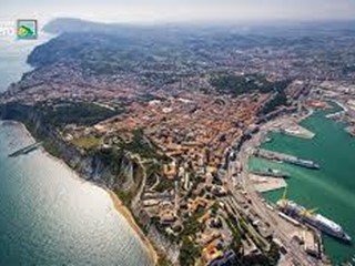 Terreno industriale in Vendita a Ancona, 700'000€, 1430 m²