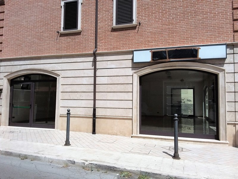 Immobile commerciale in Vendita a San Benedetto del Tronto, zona Porto D'ascoli, 260'000€, 110 m²