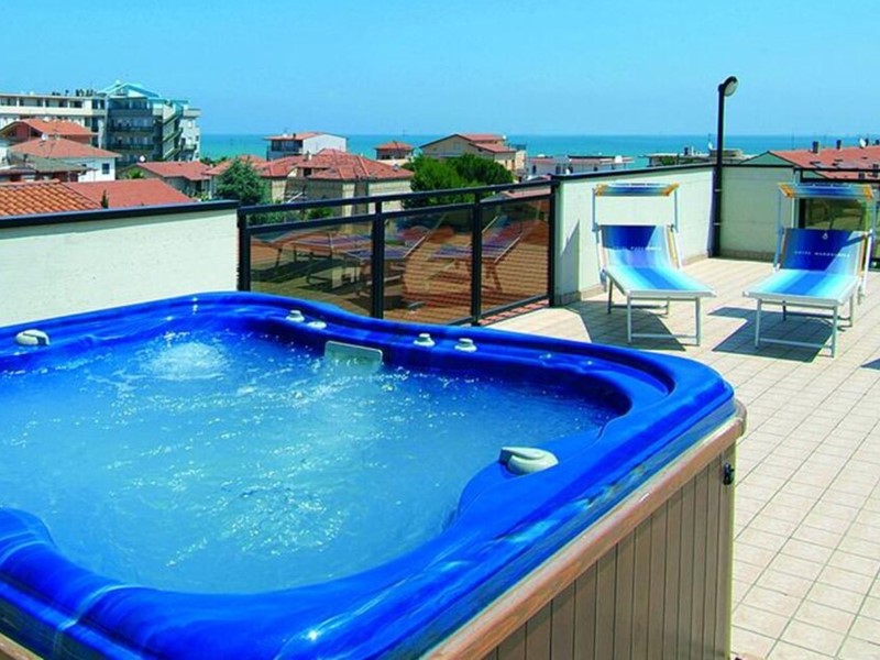 Attività commerciale in Vendita a Tortoreto, 1'350'000€, 960 m², arredato