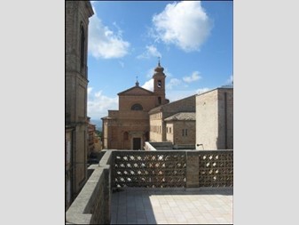 Casa Indipendente in Vendita a Montefiore dell'Aso, 130'000€, 320 m²