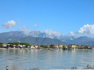 Casa Indipendente in Vendita a Ameglia, zona Bocca Di Magra, 220 m²