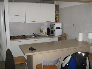 Trilocale in Vendita a Carrara, zona Avenza, 140'000€, 52 m², con Box