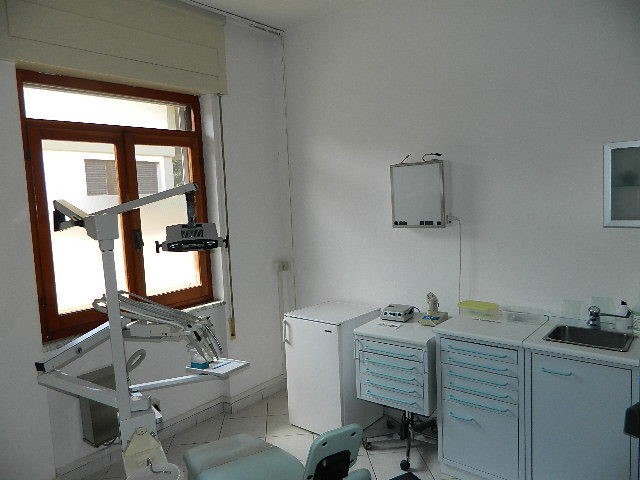 Ufficio in Vendita a Luni, zona Dogana, 169'000€, 135 m²