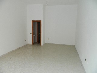 Immobile commerciale in Affitto a Sarzana, 900€, 45 m²