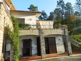 Casa Indipendente in Vendita a Vezzano Ligure, 550'000€, 350 m²