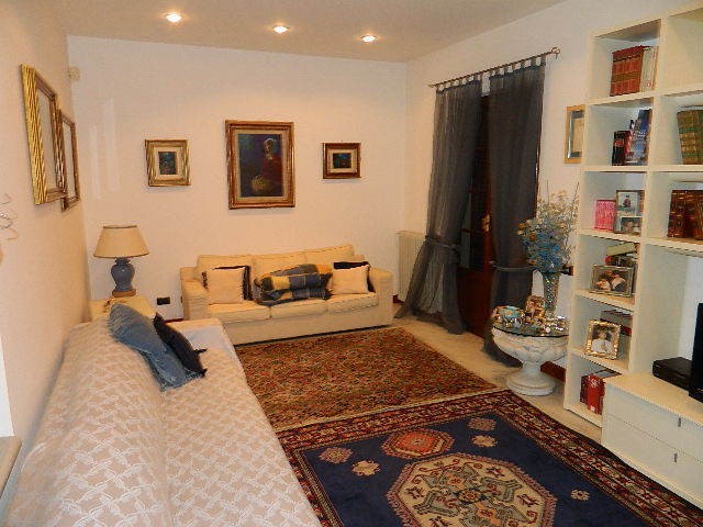 Casa Indipendente in Vendita a Carrara, zona Gildona, 630'000€, 240 m²