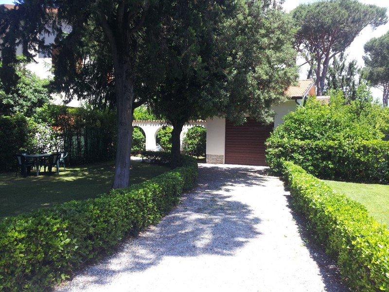Casa Indipendente in Vendita a Forte dei Marmi, 1'580'000€, 328 m², con Box