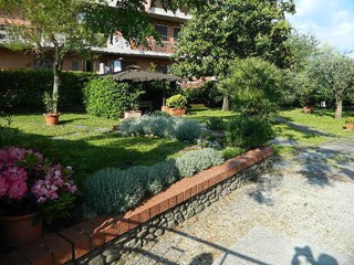 Casa Semi Indipendente in Vendita a Luni, 450'000€, 250 m²