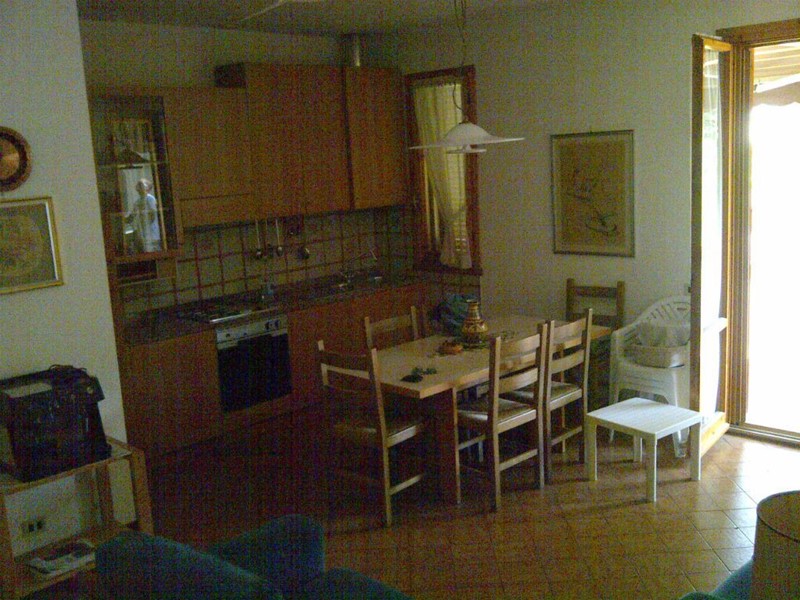 Trilocale in Vendita a Massa, zona Ronchi, 350'000&euro;, 74 m², arredato, con Box