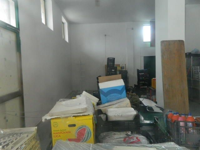 Immobile commerciale in Affitto a Sarzana, 1'400€, 72 m², con Box
