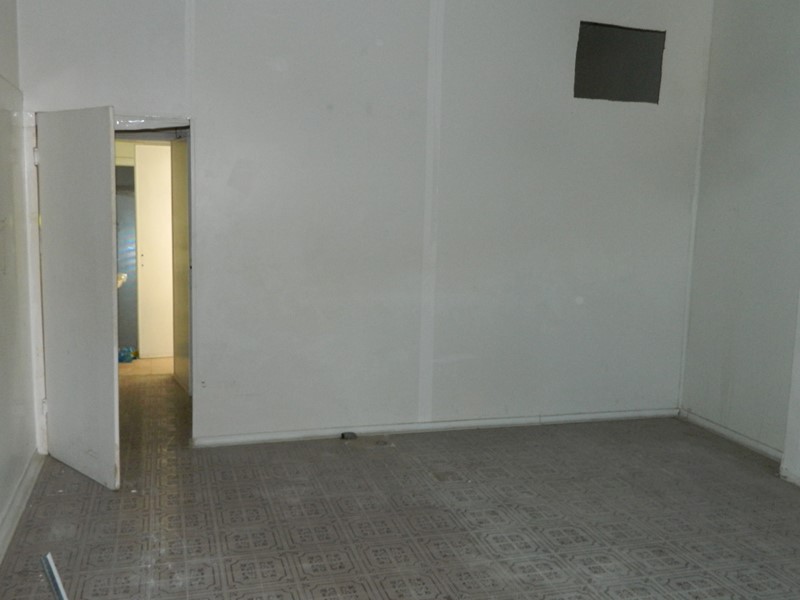 Immobile commerciale in Affitto a Luni, zona Dogana, 550€, 50 m²