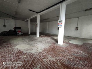 Capannone in Vendita a Luni, zona Dogana, 230'000€, 300 m²