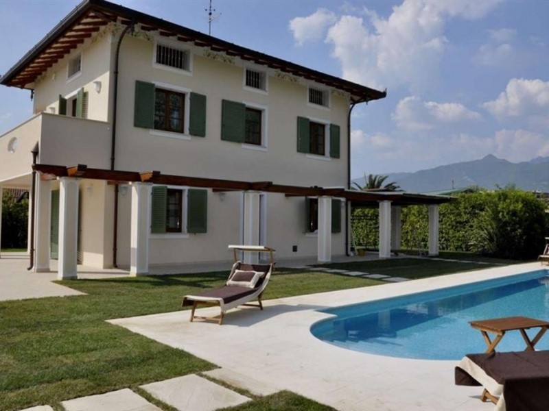 Casa Indipendente in Vendita a Forte dei Marmi, 2'700'000€, 230 m²
