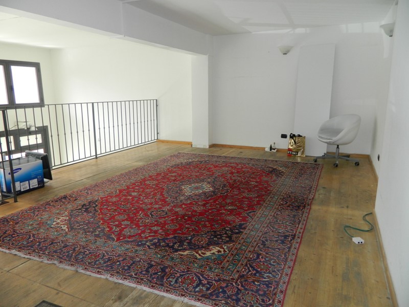 Immobile commerciale in Vendita a Carrara, zona Marina Di Carrara, 150'000€, 85 m²