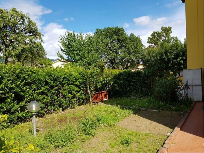 Casa Semi Indipendente in Vendita a Sarzana, 370'000&euro;, 160 m², con Box