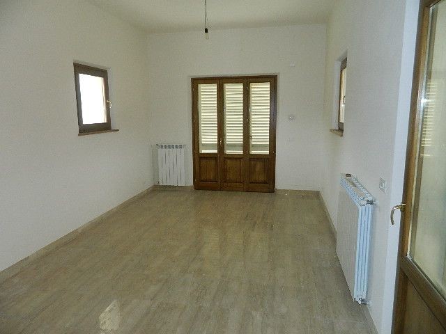 Casa Indipendente in Vendita a Massa, zona Ronchi, 740'000€, 196 m², con Box