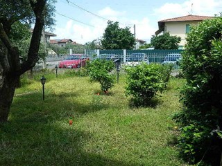 Casa Semi Indipendente in Vendita a Massa, 450'000€, 110 m², arredato, con Box