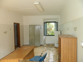 Immobile commerciale in Vendita a Luni, 55'000€, 31 m²