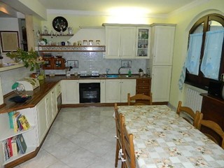 Casa Indipendente in Vendita a Montignoso, zona Renella, 950'000€, 380 m²