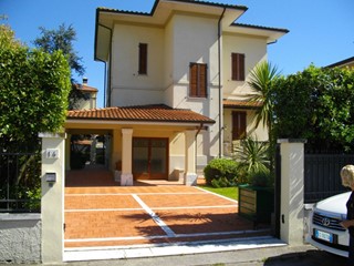 Casa Indipendente in Vendita a Pietrasanta, 360 m²