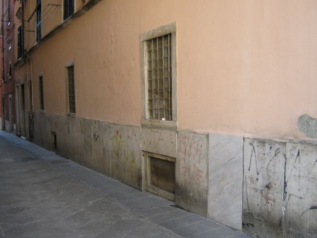 Immobile commerciale in Vendita a Carrara, 135'000€, 100 m²