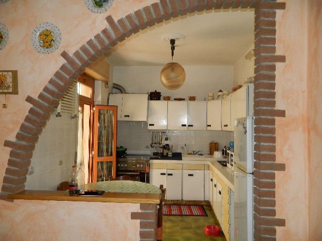 Appartamento in Vendita a Carrara, zona Marina Di Carrara, 320'000€, 160 m², con Box