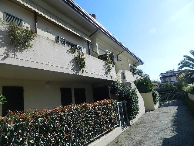 Quadrilocale in Vendita a Carrara, zona Marina Di Carrara, 275'000€, 85 m², con Box