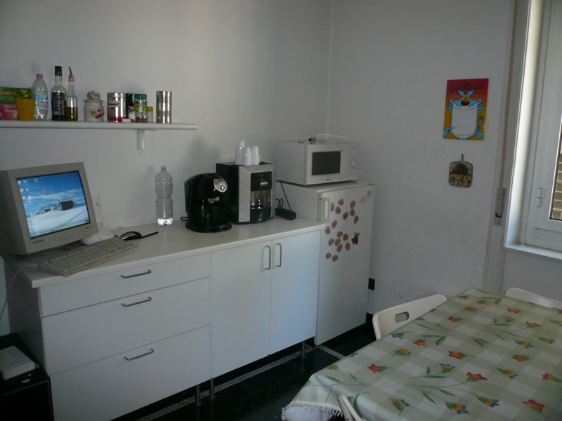 Ufficio in Affitto a Genova, zona Centro, 10 m², arredato