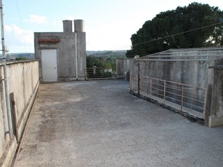Appartamento in Vendita a Floridia, 90'000€, 280 m², con Box