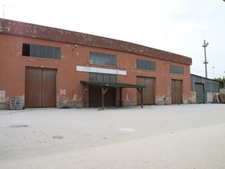 Capannone in Vendita a Siracusa, zona TARGIA, 1400 m²