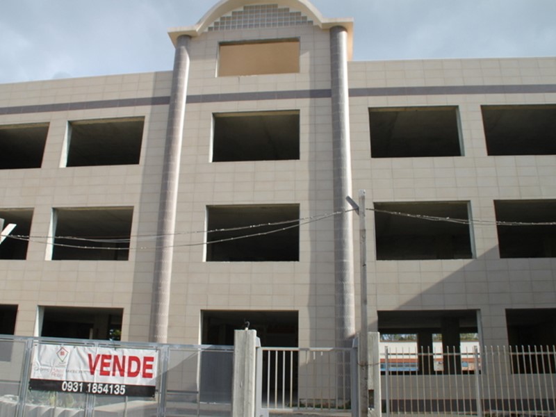 Immobile commerciale in Vendita a Priolo Gargallo, 800'000€, 1320 m²