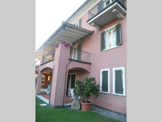 Villa in Vendita a Castelnuovo Magra, 900'000€, 390 m², arredato, con Box