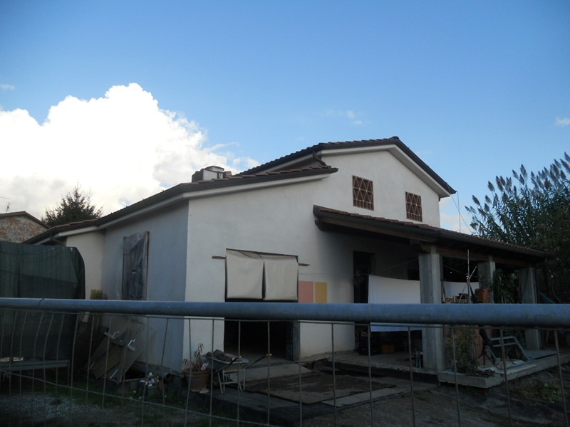 Villa in Vendita a Castelnuovo Magra, 270'000€, 190 m²
