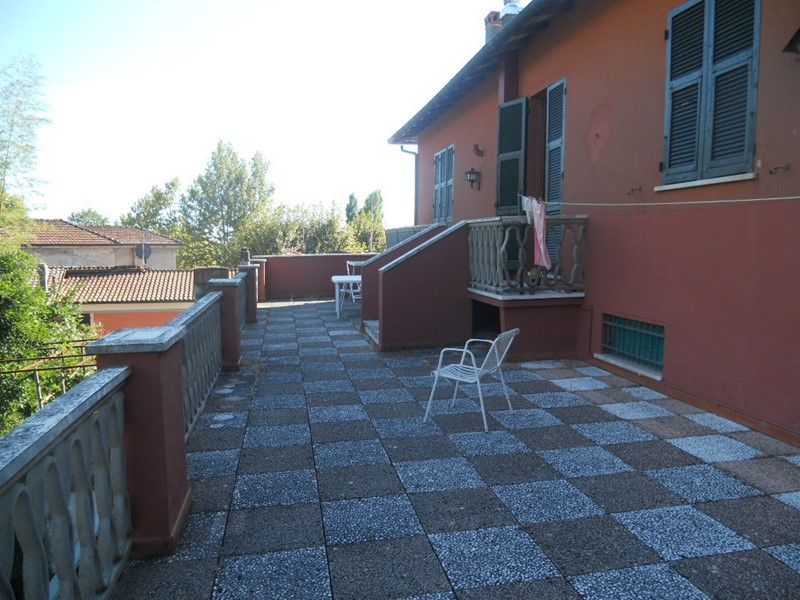 Casale in Vendita a Castelnuovo Magra, 730'000€, 500 m², con Box