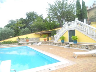 Villa in Vendita a Castelnuovo Magra, 1'450'000€, 530 m²