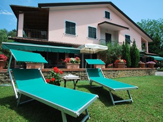 Villa in Vendita a Sarzana, 960'000&euro;, 350 m², con Box