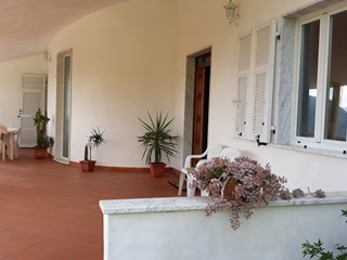 Casa Indipendente in Vendita a Fosdinovo, 850'000€, 200 m², con Box
