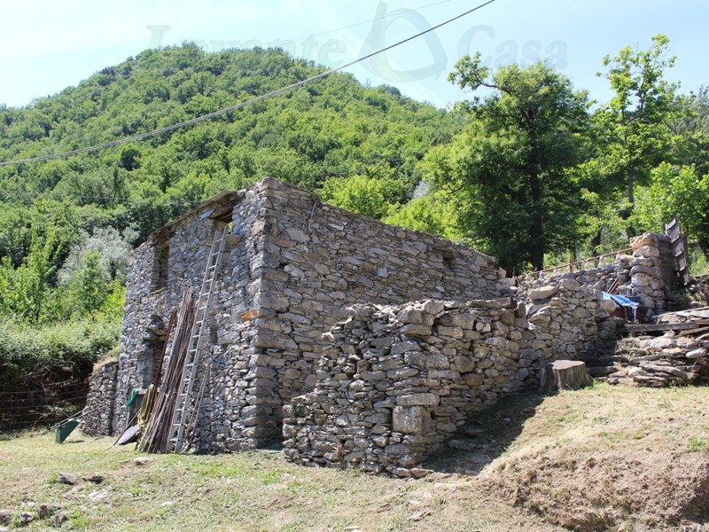 Casa Indipendente in Vendita a Uscio, 55'000€, 205 m²