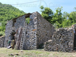 Casa Indipendente in Vendita a Uscio, 55'000€, 205 m²