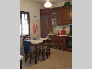 Casa Indipendente in Vendita a Ventimiglia, zona Varase, 240'000€, 76 m², arredato