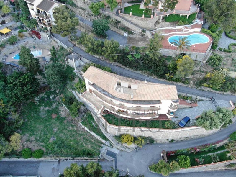 Casa Semi Indipendente in Vendita a Ventimiglia, zona Collasgarba, 390'000€, 140 m², con Box