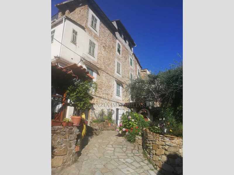 Casa Semi Indipendente in Vendita a Ventimiglia, zona Verrandi, 50'000€, 110 m²