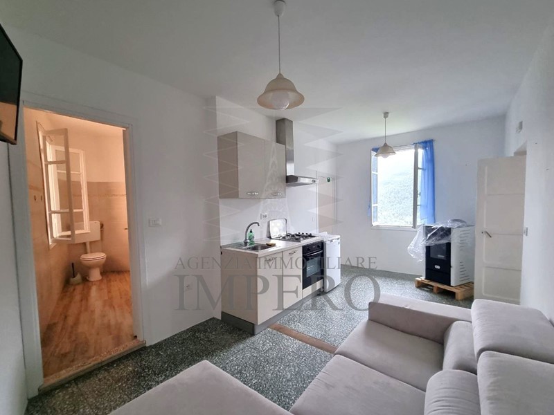 Trilocale in Vendita a Castel Vittorio, 70'000€, 50 m²