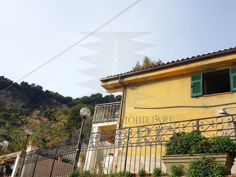 Casa Indipendente in Vendita a Ventimiglia, zona Sant'Anna, 290'000€, 150 m²