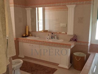 Appartamento in Vendita a Ventimiglia, zona Centro, 290'000€, 125 m²