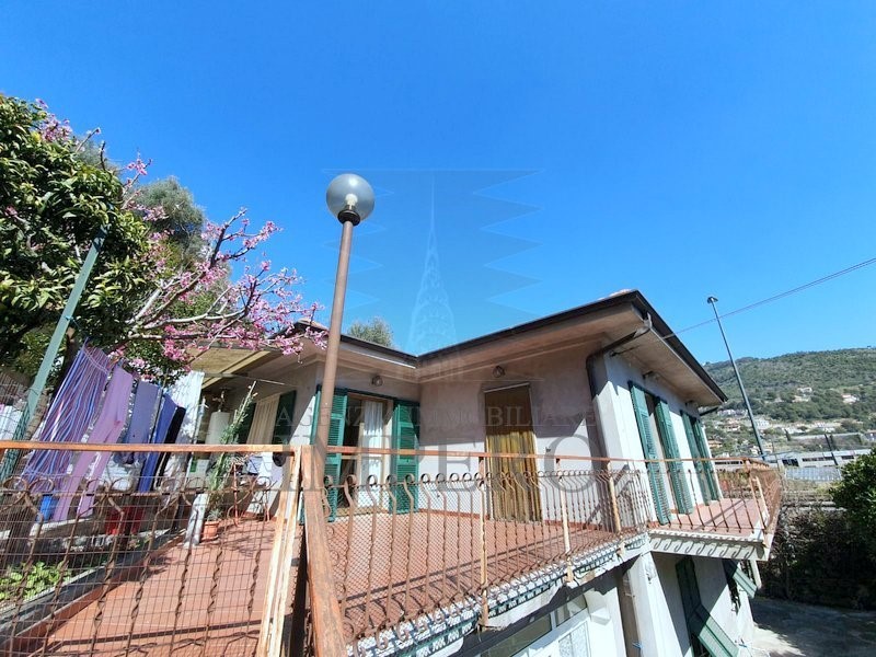 Casa Indipendente in Vendita a Camporosso, 400'000€, 240 m²