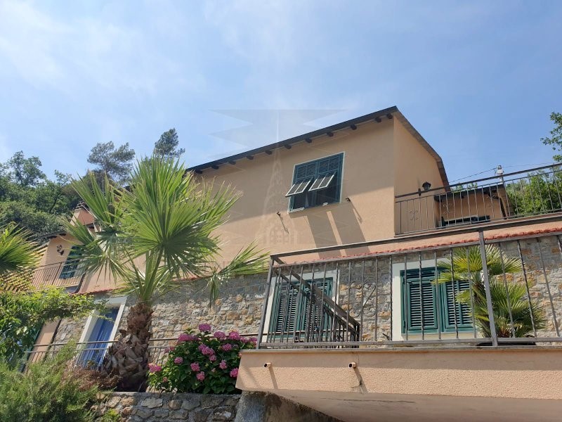 Casa Indipendente in Vendita a Isolabona, 450'000€, 170 m², con Box