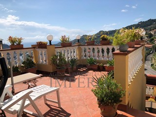 Casa Semi Indipendente in Vendita a Ventimiglia, zona Seglia, 280'000€, 165 m², arredato, con Box