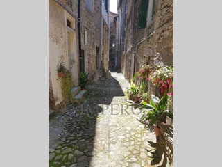 Quadrilocale in Vendita a Pigna, 35'000€, 80 m²